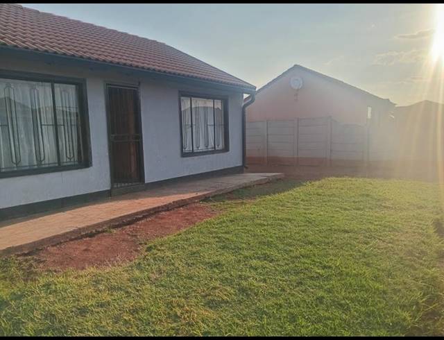 2 BEDROOM HOUSE FOR SALE IN VOSLOORUS EXT